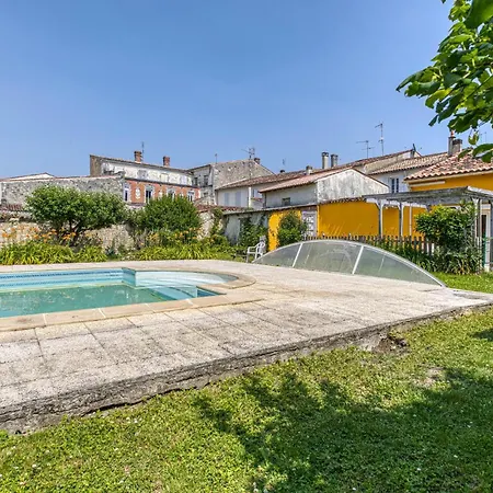 Gorgeous In Saint-jean-dangely Holiday home Saint-Jean-d'Angely