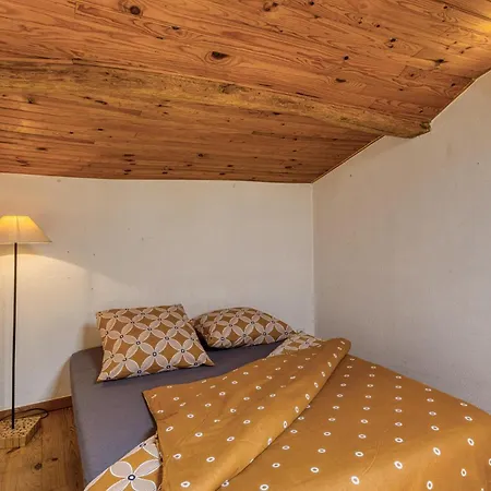 Сasa de vacaciones Cozy Home In Saint-Jean-D'Angely