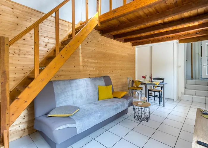 Сasa de vacaciones Gorgeous In Saint-Jean-dʼAngély